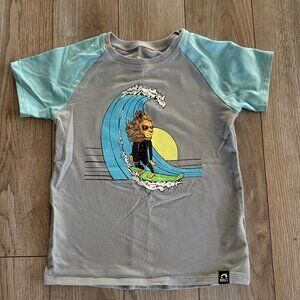 Rags tee the surfing lion
